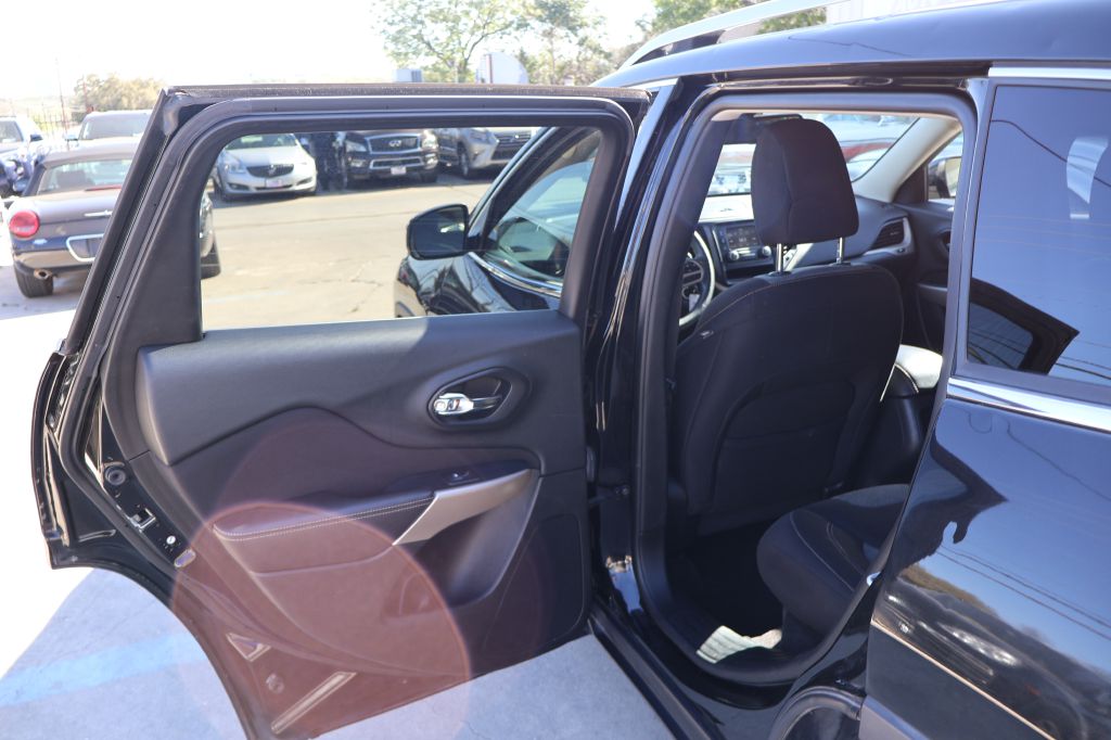 Used Car 2018 Jeep Cherokee  Latitude For Sale Under $10,000 In San Antonio, Texas