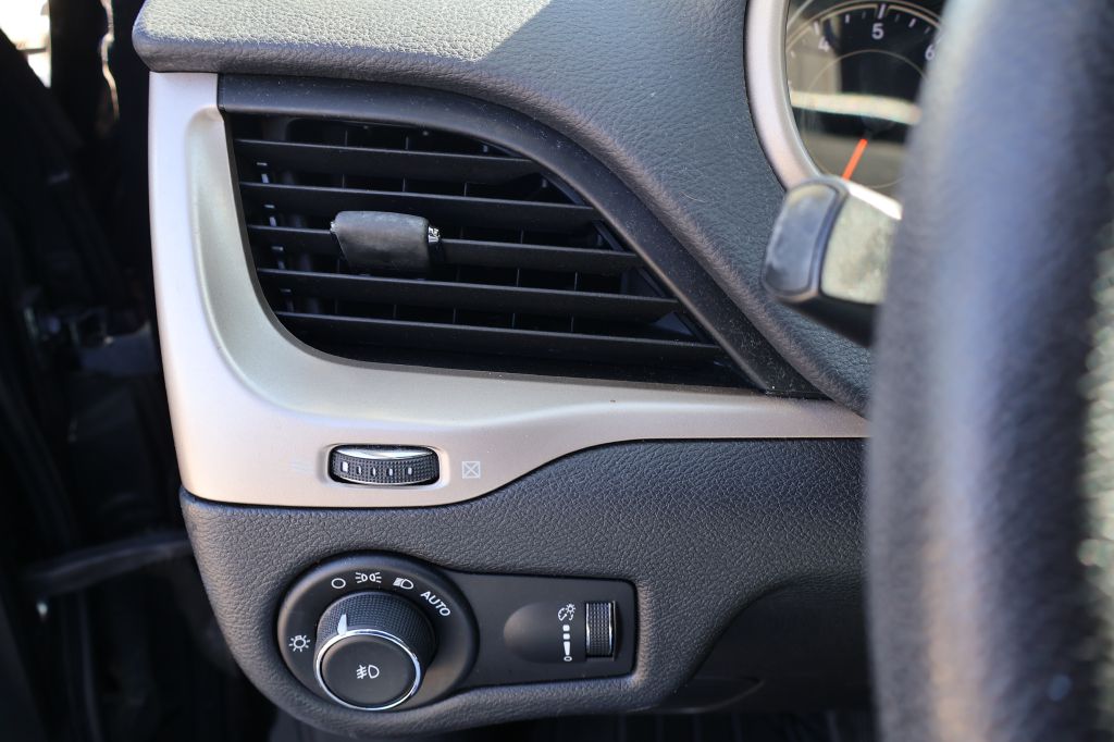 Used Car 2018 Jeep Cherokee  Latitude For Sale Under $10,000 In San Antonio, Texas