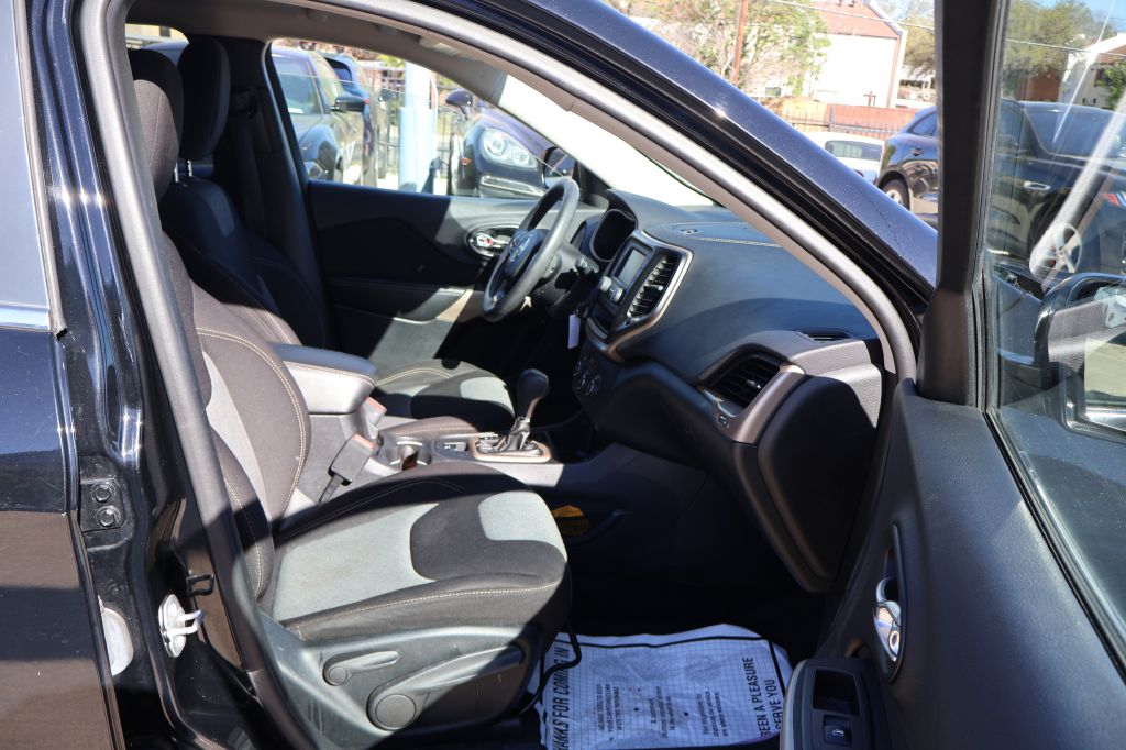 Used Car 2018 Jeep Cherokee  Latitude For Sale Under $10,000 In San Antonio, Texas