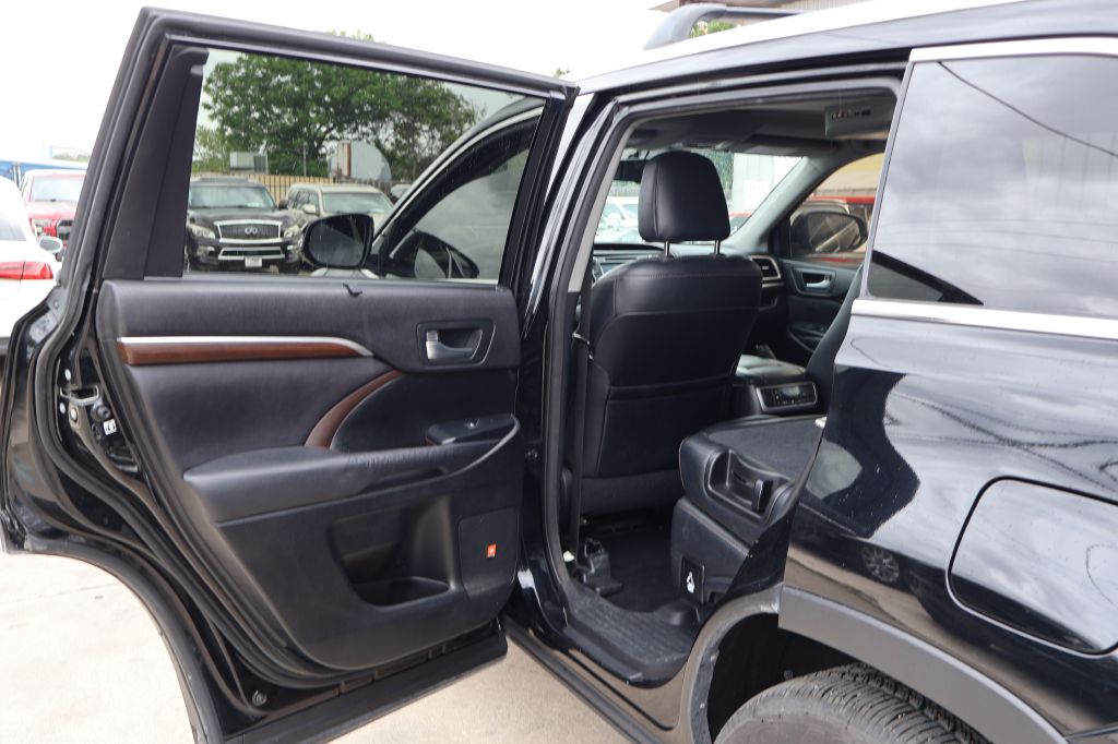 Used Car 2016 Toyota Highlander  Limited Platinum For Sale Under $20,000 In San Antonio, Texas