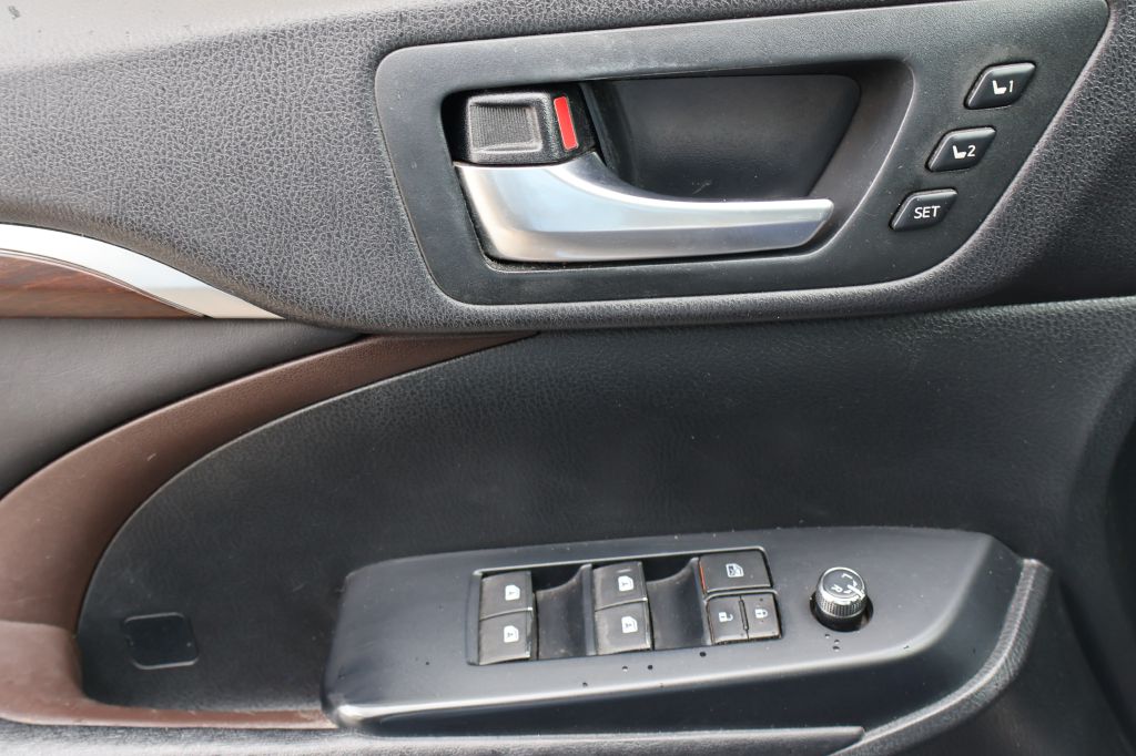 Used Car 2016 Toyota Highlander  Limited Platinum For Sale Under $20,000 In San Antonio, Texas