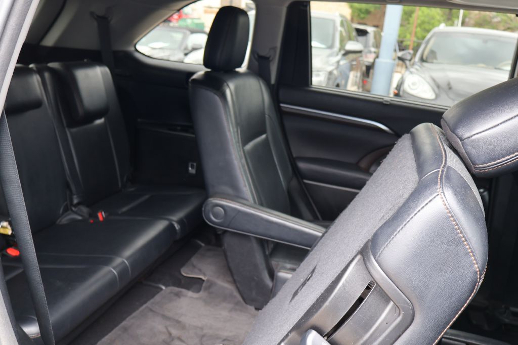 Used Car 2016 Toyota Highlander  Limited Platinum For Sale Under $20,000 In San Antonio, Texas