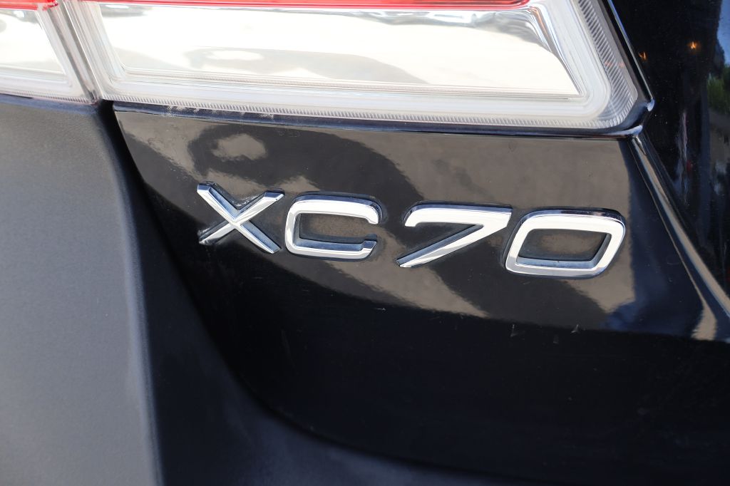 Used Car 2015 Volvo Xc70  T5 Premier For Sale Under $10,000 In San Antonio, Texas