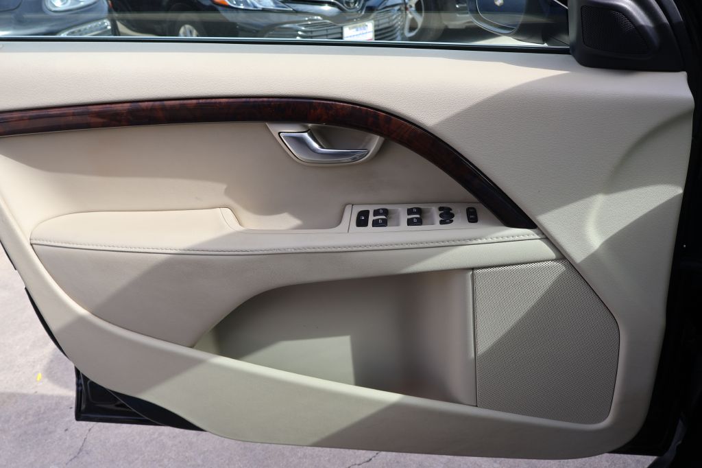 Used Car 2015 Volvo Xc70  T5 Premier For Sale Under $10,000 In San Antonio, Texas