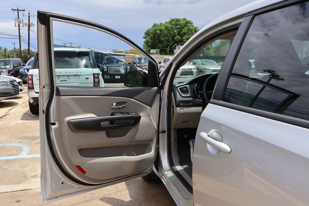 Used Car 2016 Kia Sedona  L For Sale Under $12,000 In San Antonio, Texas