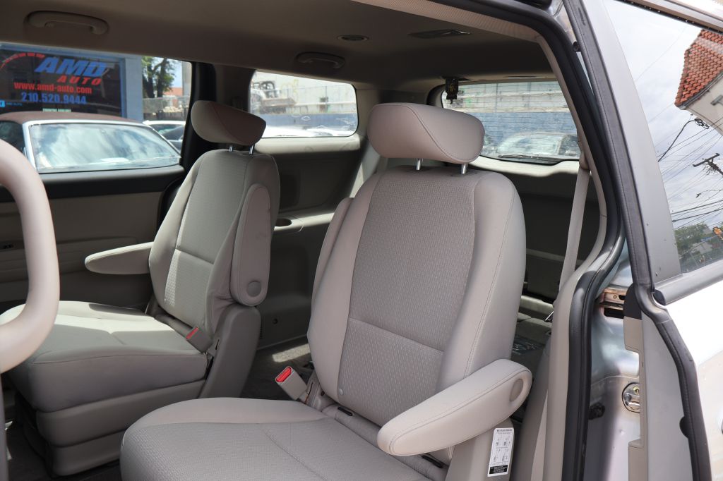 Used Car 2016 Kia Sedona  L For Sale Under $12,000 In San Antonio, Texas
