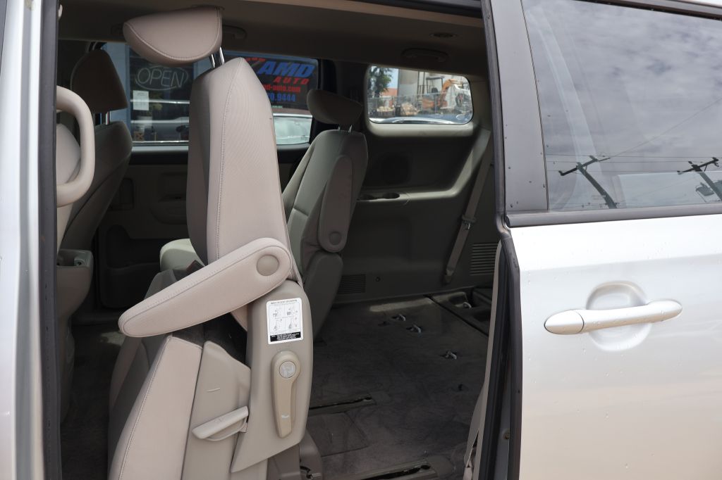 Used Car 2016 Kia Sedona  L For Sale Under $12,000 In San Antonio, Texas