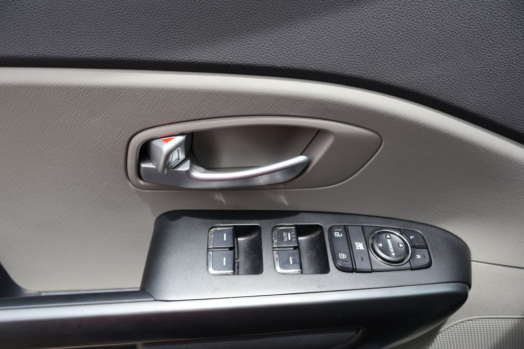 Used Car 2016 Kia Sedona  L For Sale Under $12,000 In San Antonio, Texas
