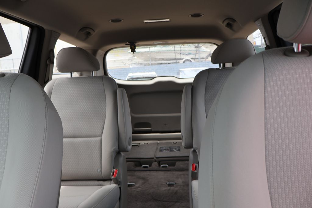 Used Car 2016 Kia Sedona  L For Sale Under $12,000 In San Antonio, Texas