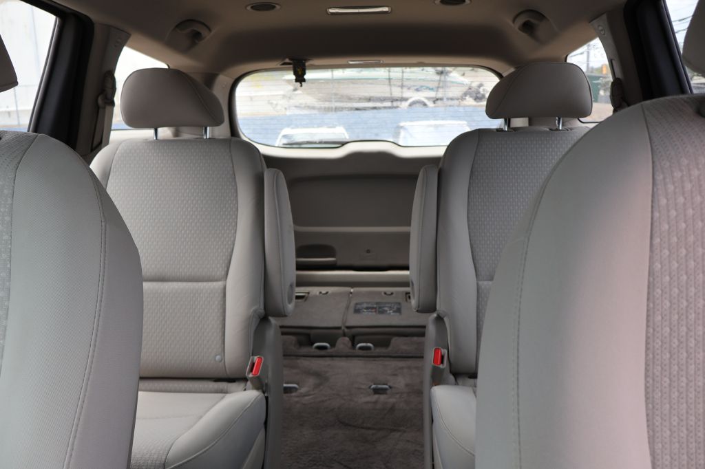 Used Car 2016 Kia Sedona  L For Sale Under $12,000 In San Antonio, Texas