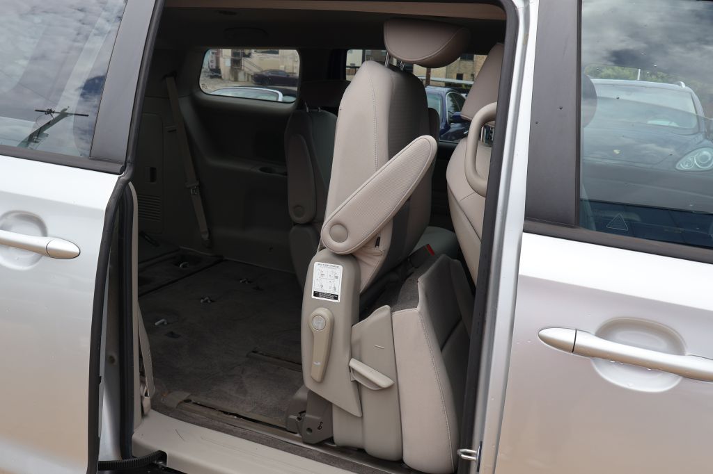 Used Car 2016 Kia Sedona  L For Sale Under $12,000 In San Antonio, Texas