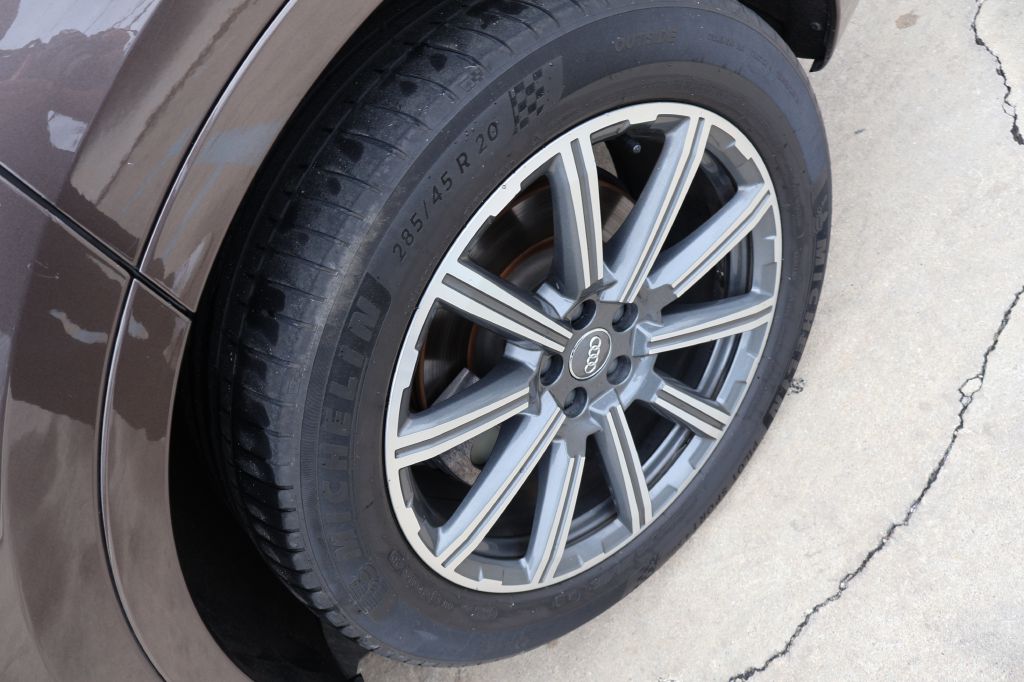 Photo 5 of this AUDI Q7