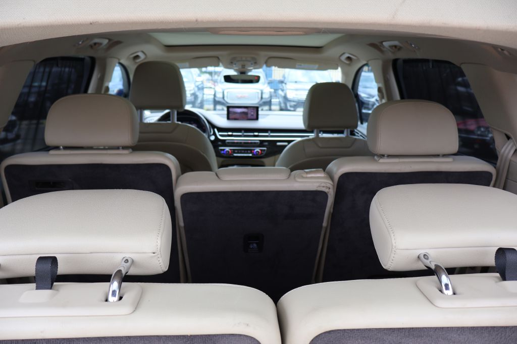 Photo 10 of this AUDI Q7