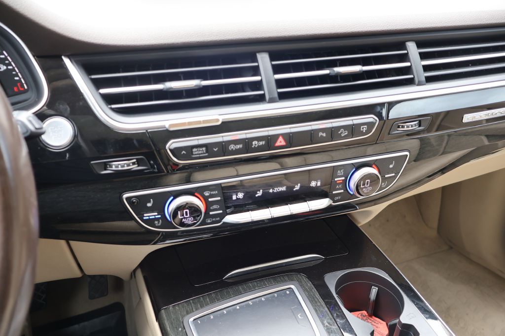 Photo 19 of this AUDI Q7