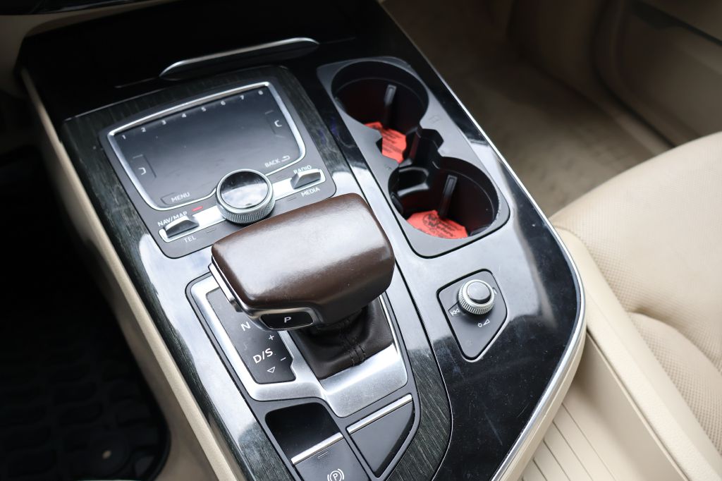 Photo 20 of this AUDI Q7