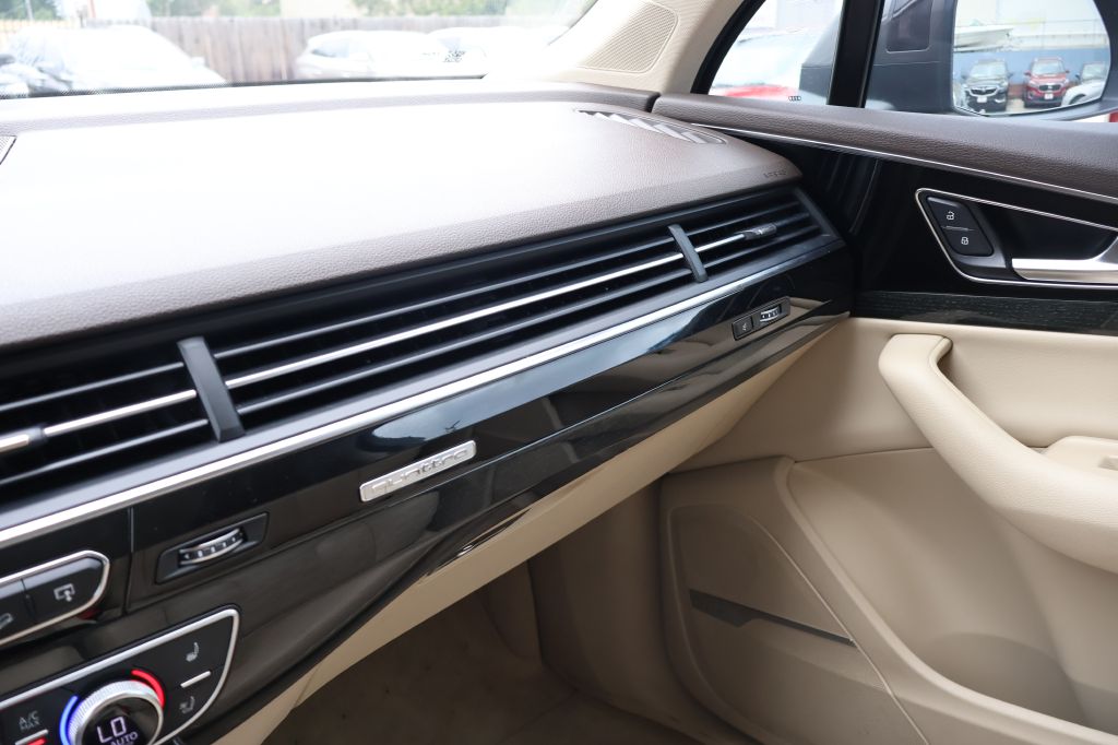 Photo 21 of this AUDI Q7