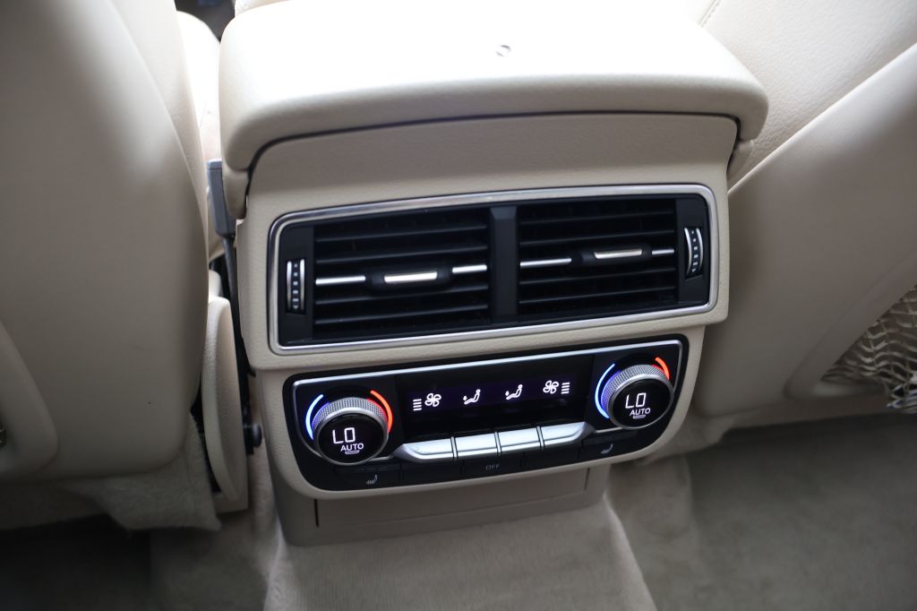 Photo 23 of this AUDI Q7