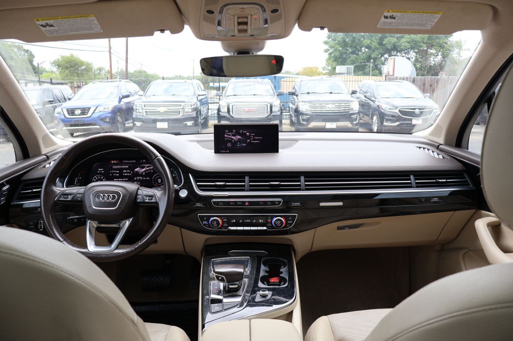 Photo 24 of this AUDI Q7