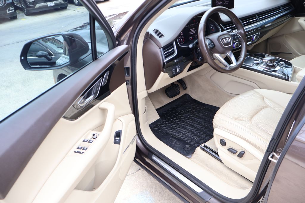 Photo 27 of this AUDI Q7