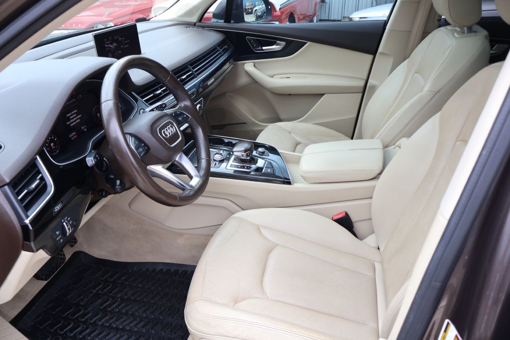 Photo 28 of this AUDI Q7