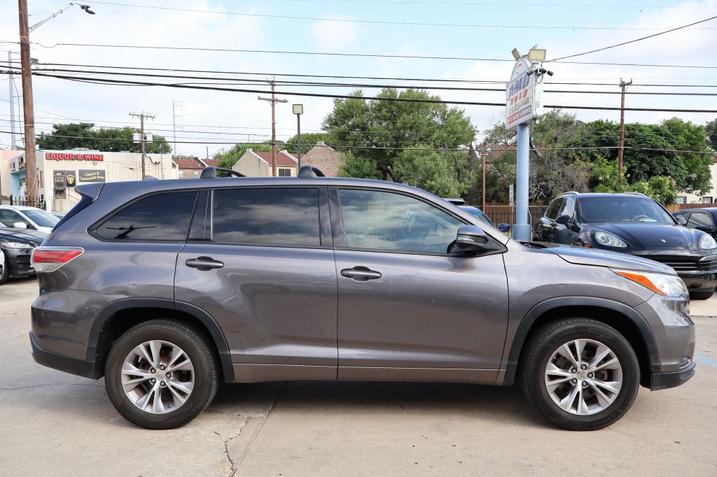 Photo 8 of this TOYOTA HIGHLANDER