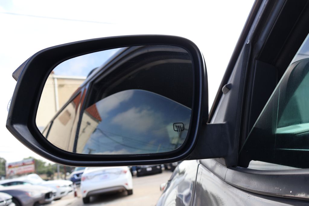 Photo 15 of this TOYOTA HIGHLANDER