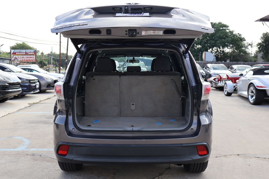 Photo 21 of this TOYOTA HIGHLANDER