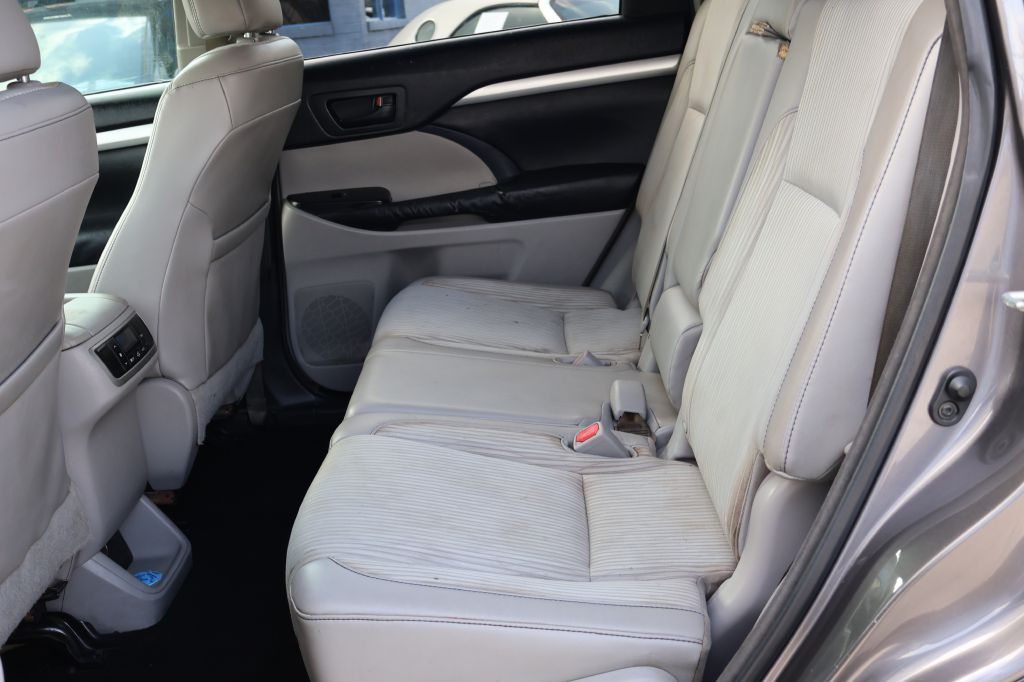 Photo 28 of this TOYOTA HIGHLANDER