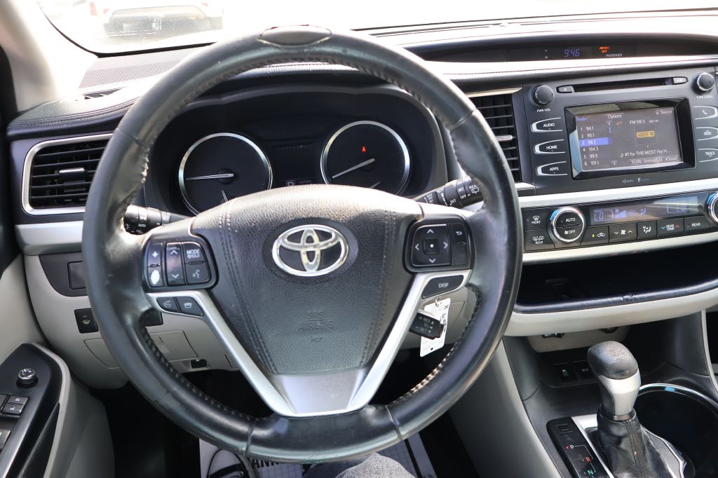 Photo 32 of this TOYOTA HIGHLANDER