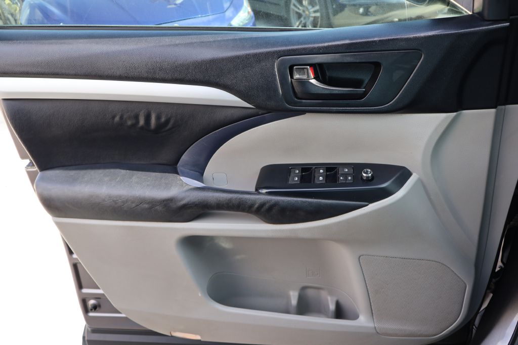 Photo 36 of this TOYOTA HIGHLANDER