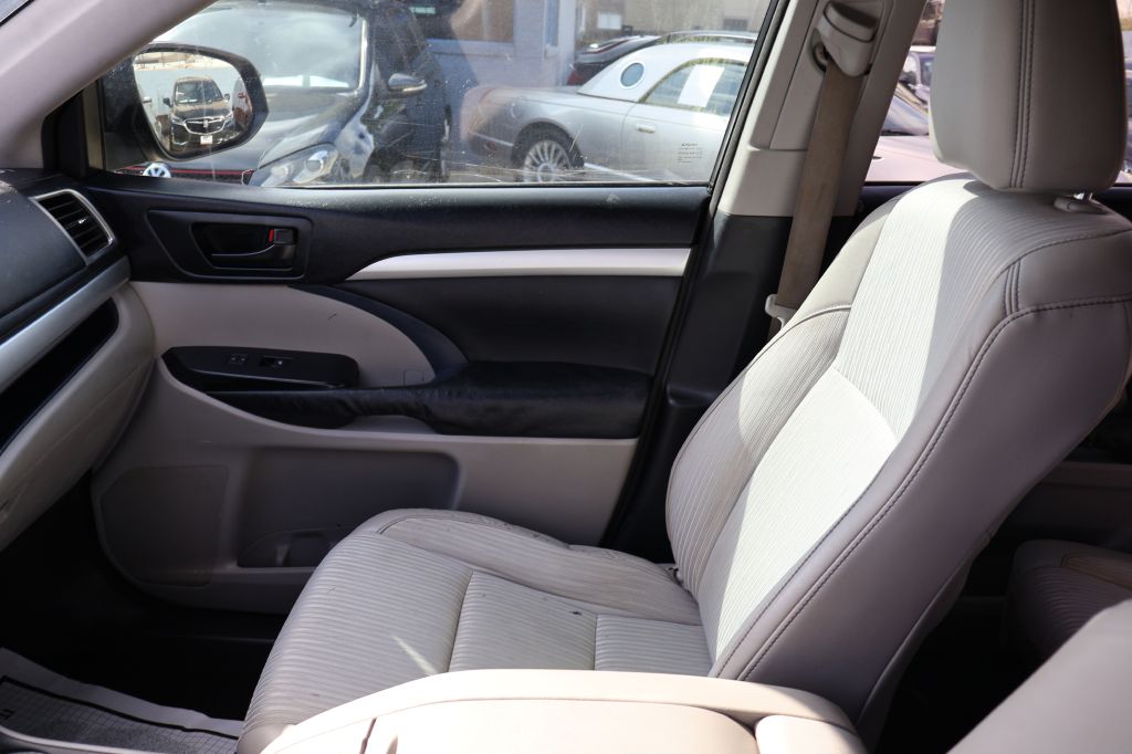 Photo 43 of this TOYOTA HIGHLANDER