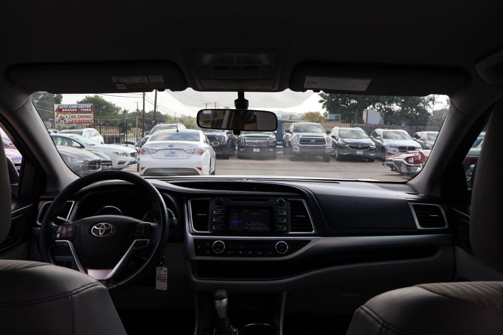 Photo 47 of this TOYOTA HIGHLANDER