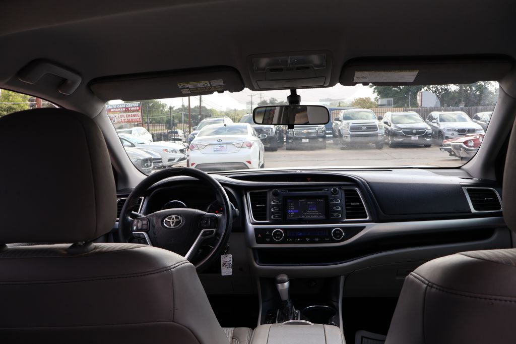 Photo 48 of this TOYOTA HIGHLANDER