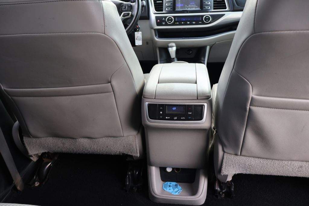 Photo 49 of this TOYOTA HIGHLANDER