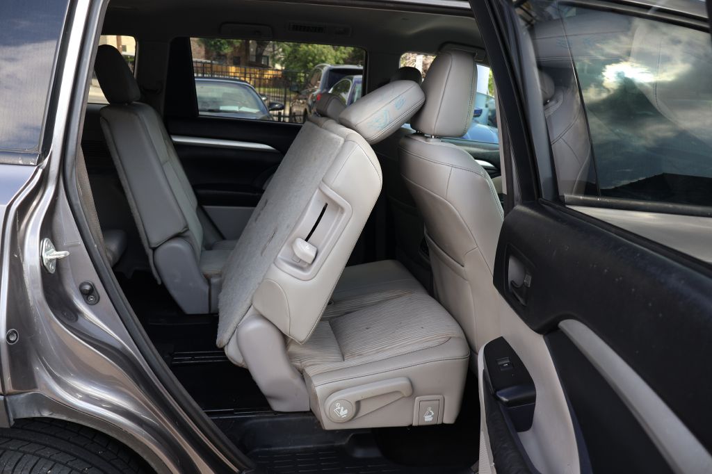 Photo 51 of this TOYOTA HIGHLANDER