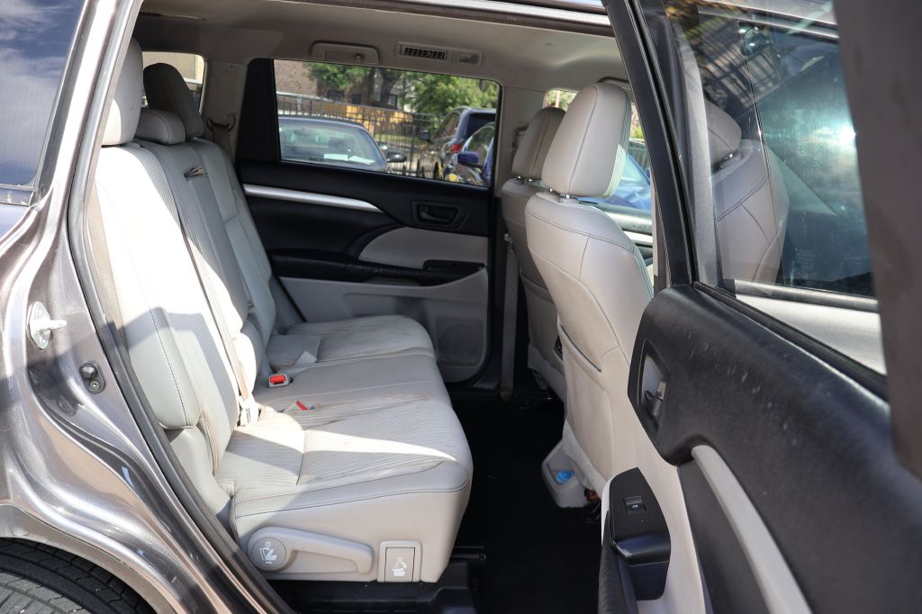 Photo 52 of this TOYOTA HIGHLANDER
