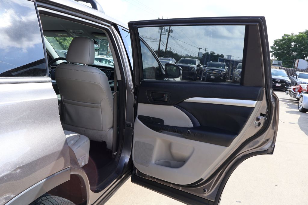 Photo 53 of this TOYOTA HIGHLANDER