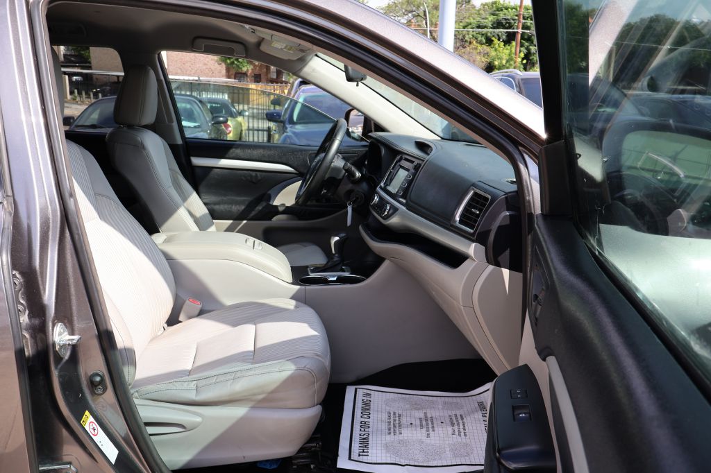 Photo 54 of this TOYOTA HIGHLANDER