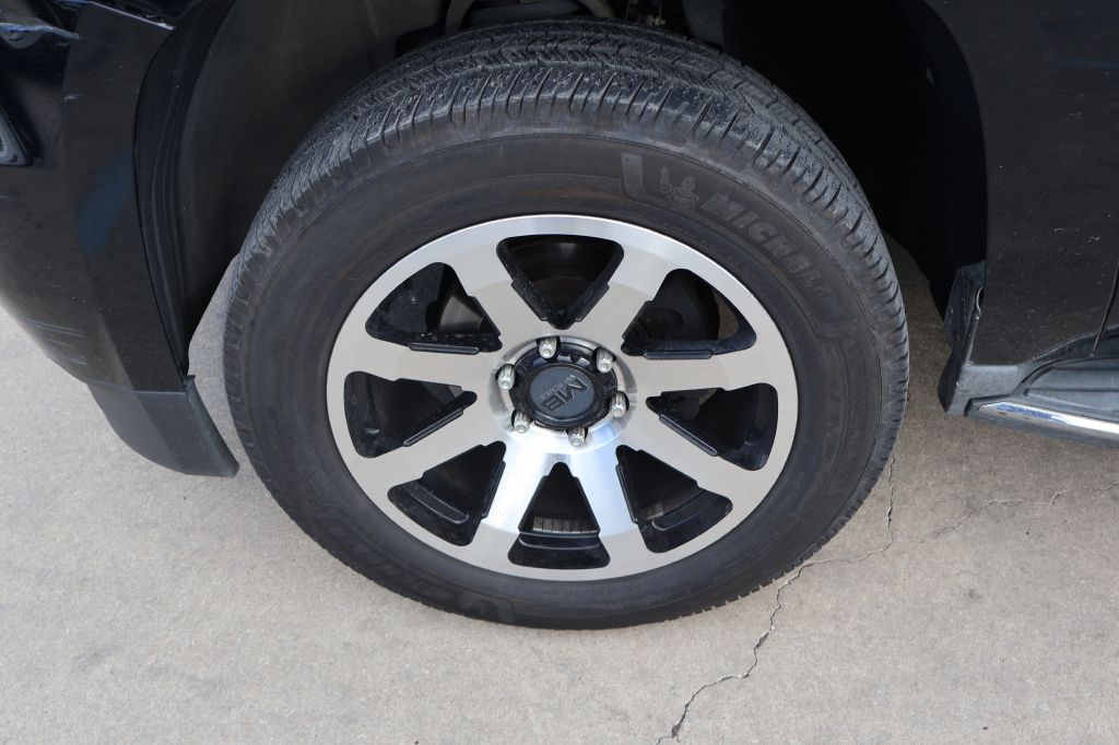 Photo 10 of this CHEVROLET TAHOE