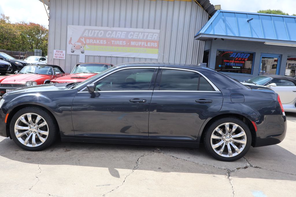 Used Car 2016 Chrysler 300  Limited For Sale Under $12,000 In San Antonio, Texas