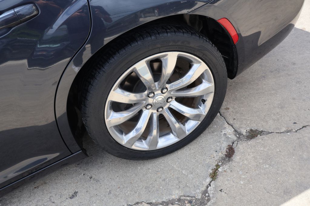 Used Car 2016 Chrysler 300  Limited For Sale Under $12,000 In San Antonio, Texas