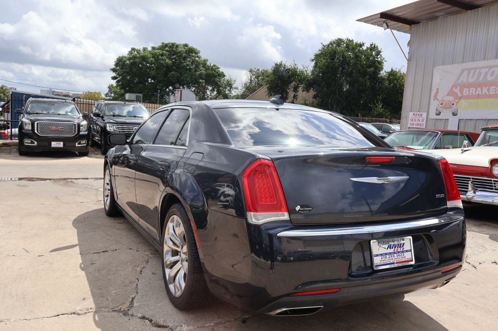 Used Car 2016 Chrysler 300  Limited For Sale Under $12,000 In San Antonio, Texas