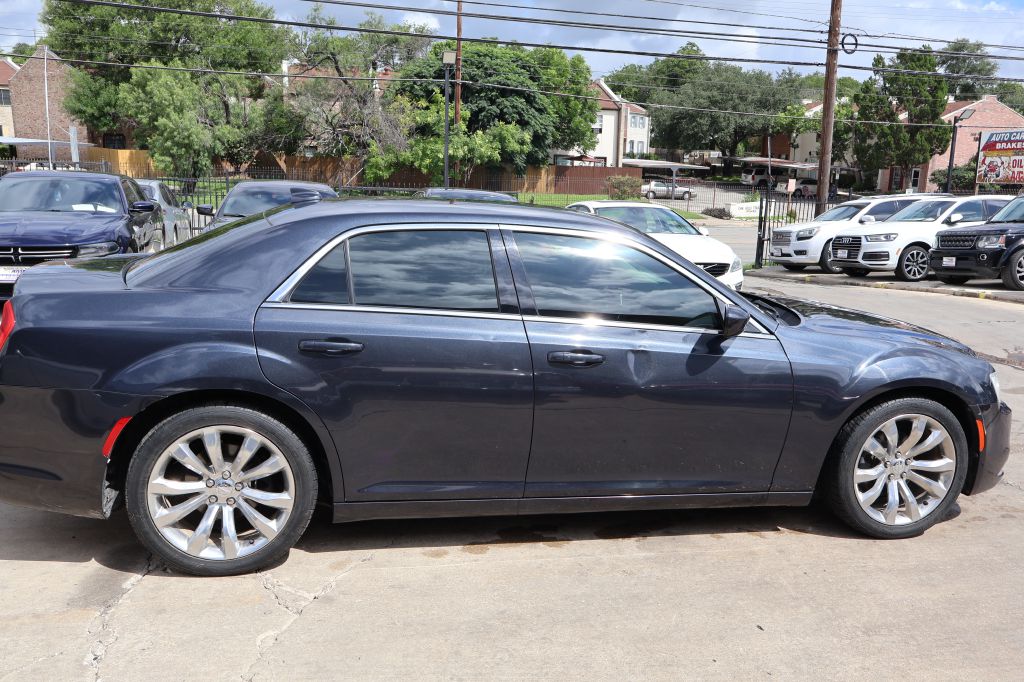 Used Car 2016 Chrysler 300  Limited For Sale Under $12,000 In San Antonio, Texas