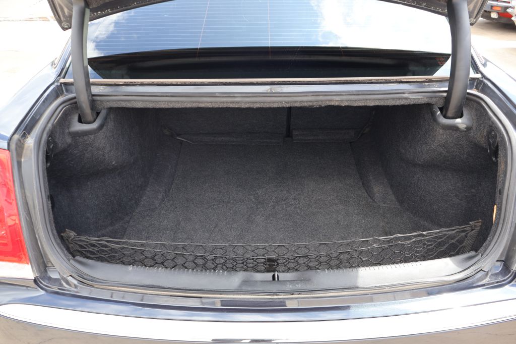 Used Car 2016 Chrysler 300  Limited For Sale Under $12,000 In San Antonio, Texas