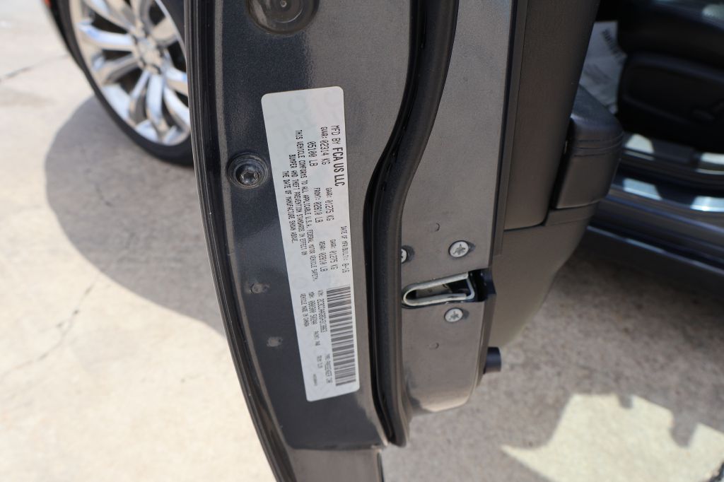 Used Car 2016 Chrysler 300  Limited For Sale Under $12,000 In San Antonio, Texas