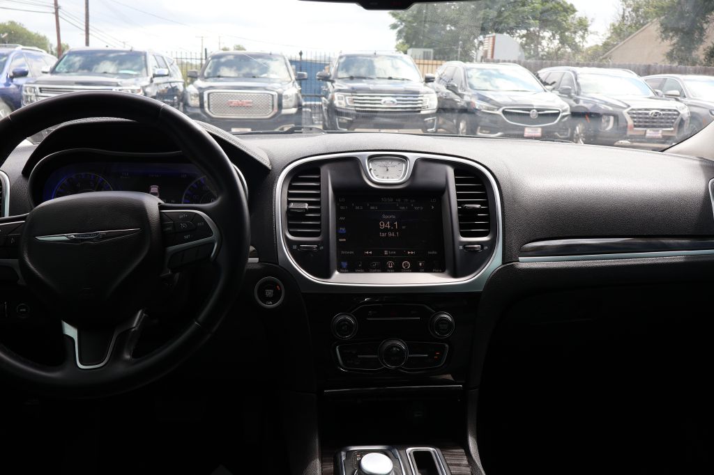 Used Car 2016 Chrysler 300  Limited For Sale Under $12,000 In San Antonio, Texas