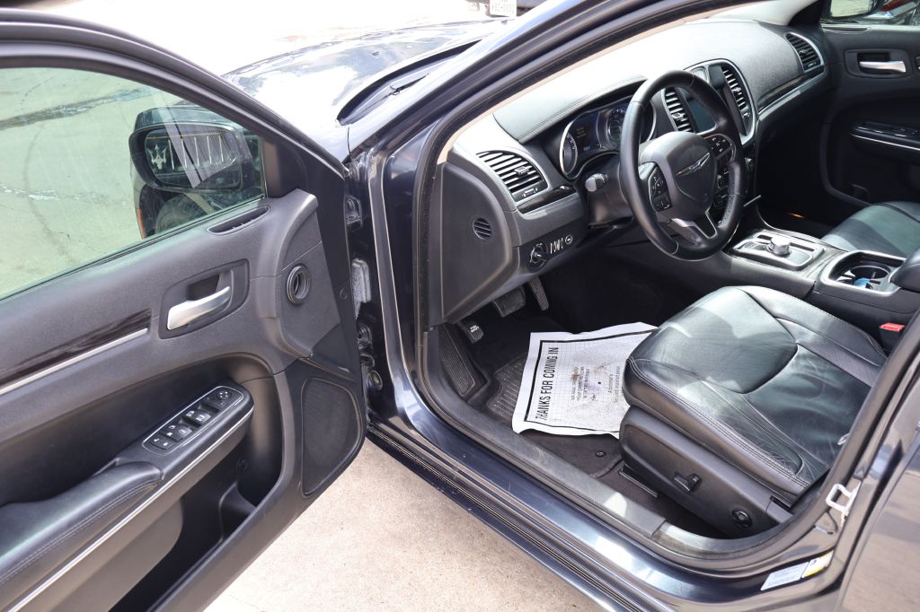 Used Car 2016 Chrysler 300  Limited For Sale Under $12,000 In San Antonio, Texas