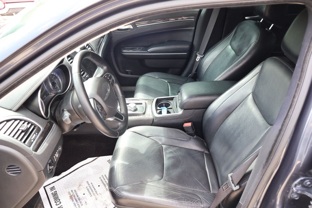 Used Car 2016 Chrysler 300  Limited For Sale Under $12,000 In San Antonio, Texas