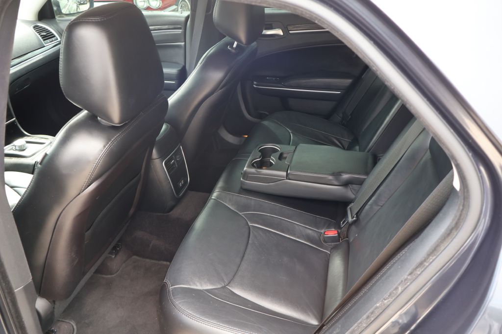 Used Car 2016 Chrysler 300  Limited For Sale Under $12,000 In San Antonio, Texas