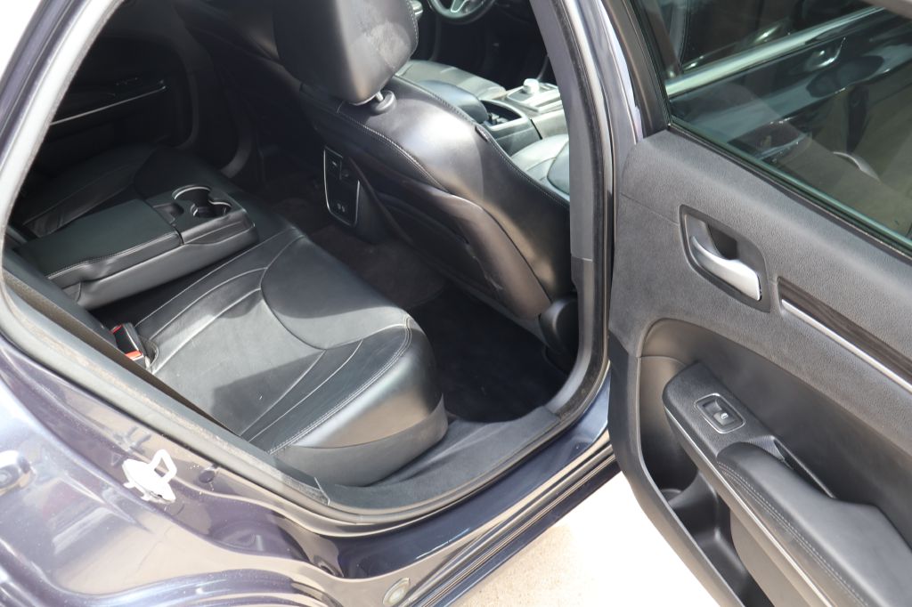 Used Car 2016 Chrysler 300  Limited For Sale Under $12,000 In San Antonio, Texas